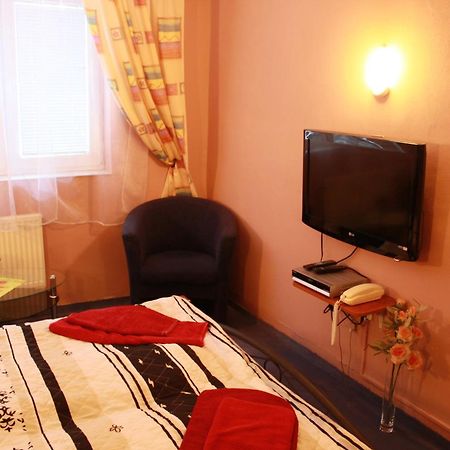 Garni Hotel Anne-Mary Piest'any Luaran gambar
