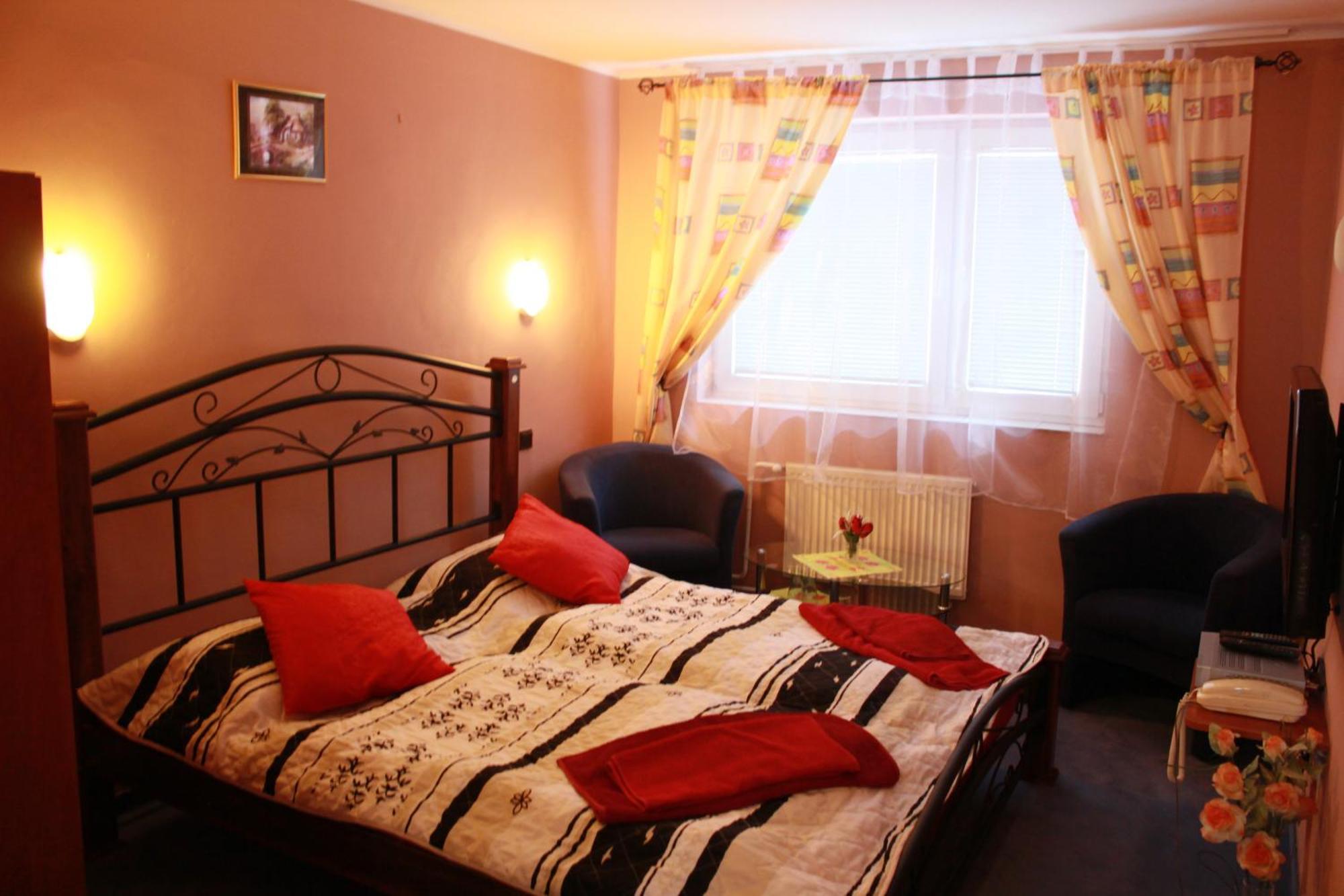 Garni Hotel Anne-Mary Piest'any Luaran gambar