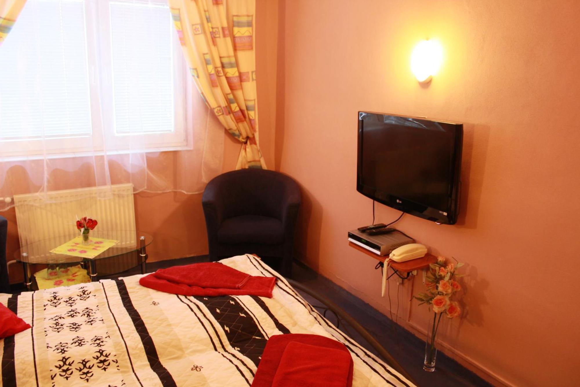 Garni Hotel Anne-Mary Piest'any Luaran gambar