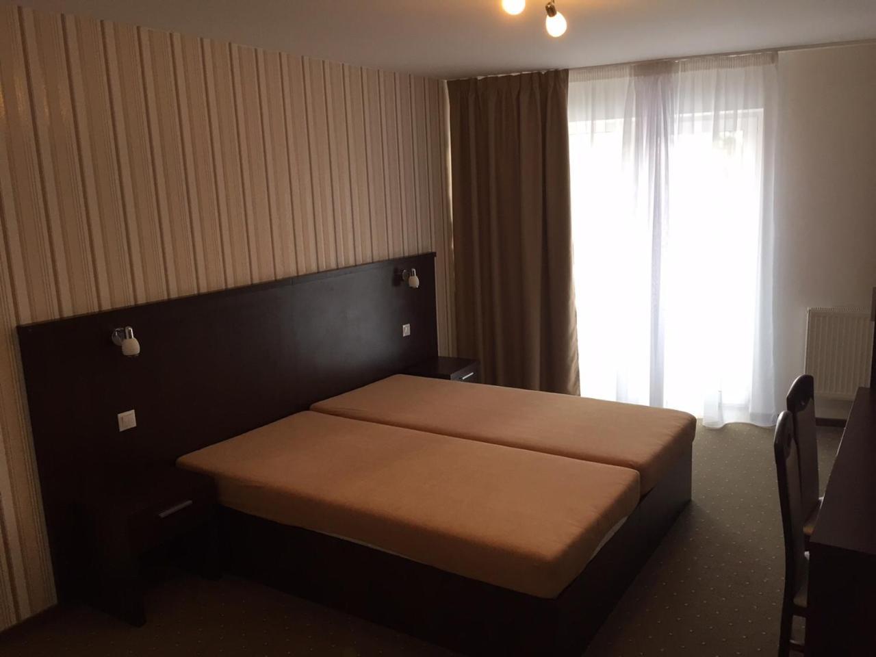 Garni Hotel Anne-Mary Piest'any Luaran gambar