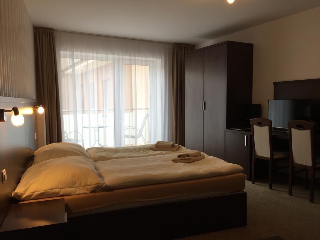 Garni Hotel Anne-Mary Piest'any Luaran gambar