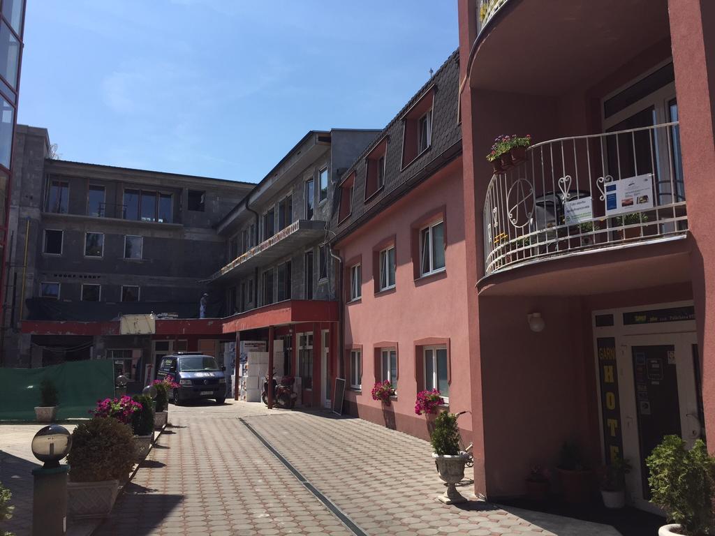 Garni Hotel Anne-Mary Piest'any Luaran gambar