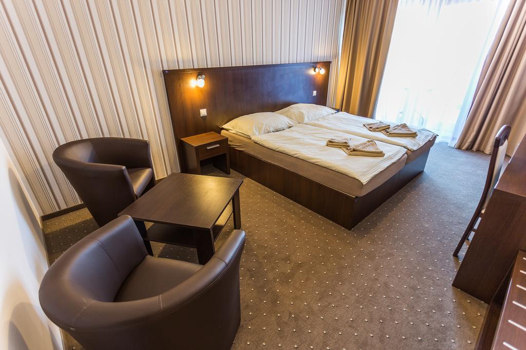 Garni Hotel Anne-Mary Piest'any Luaran gambar