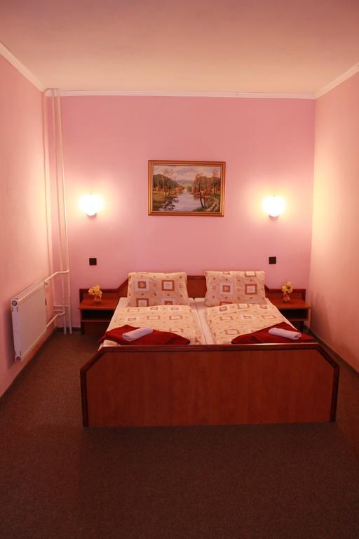 Garni Hotel Anne-Mary Piest'any Luaran gambar