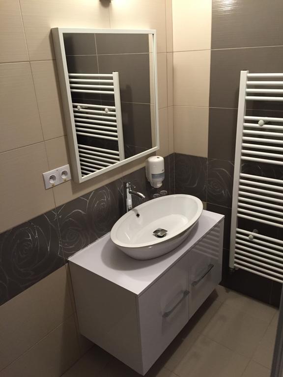Garni Hotel Anne-Mary Piest'any Luaran gambar