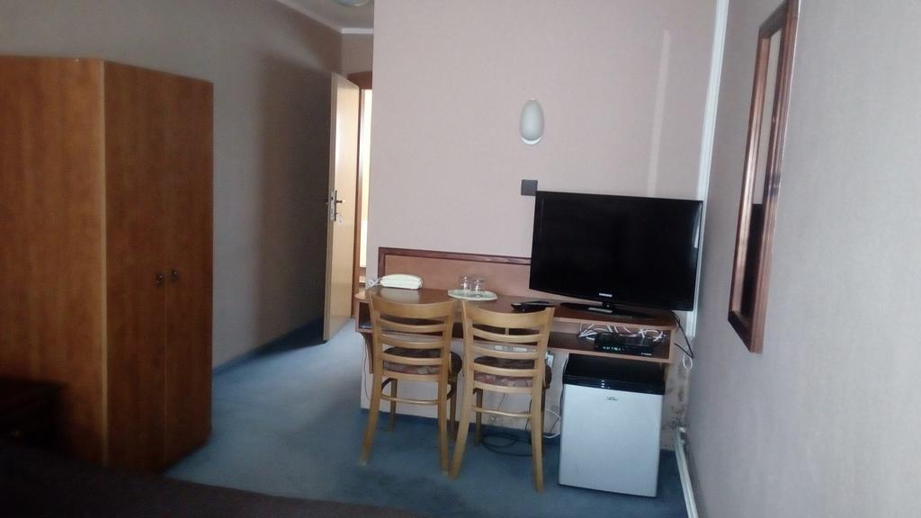 Garni Hotel Anne-Mary Piest'any Luaran gambar