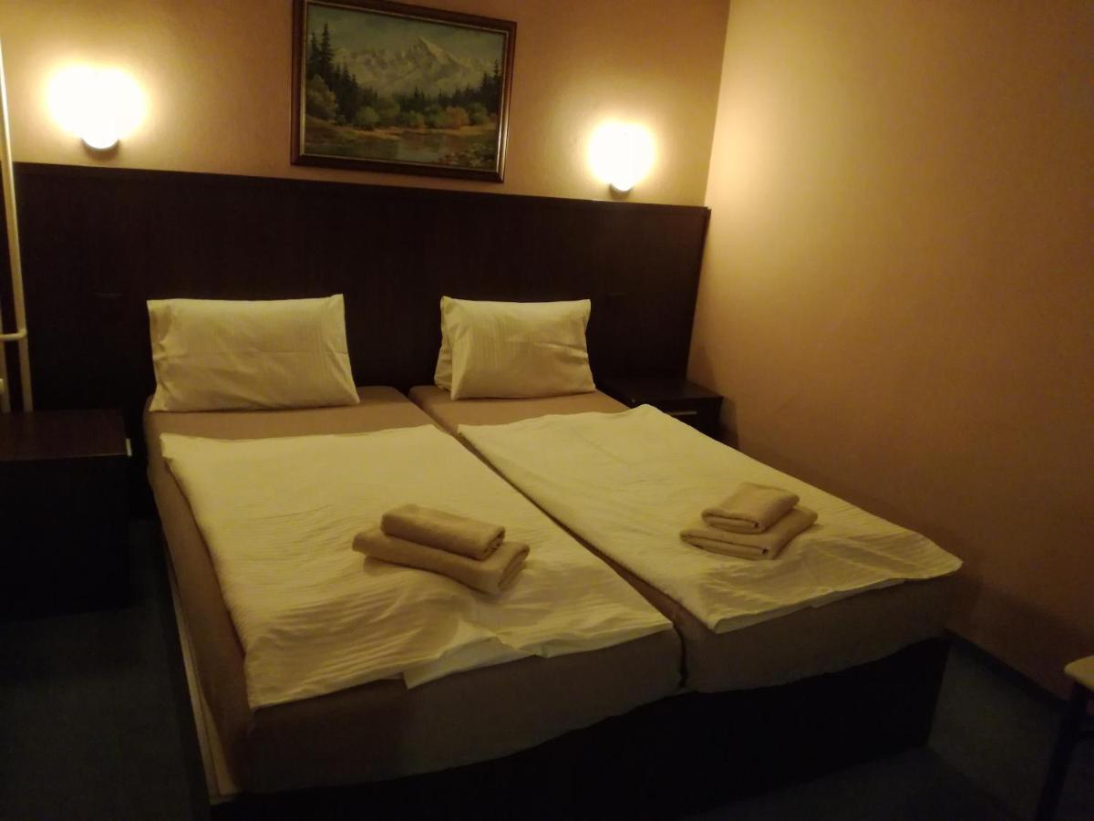 Garni Hotel Anne-Mary Piest'any Luaran gambar